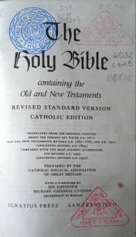 THE HOLY BIBLE: CONTAINING THE OLD AND NEW TESTAMENTS